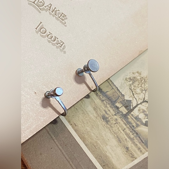 Vintage Early Plastic Red Lucite and Rhinestone Screw Back Earrings - Picture 8 of 8